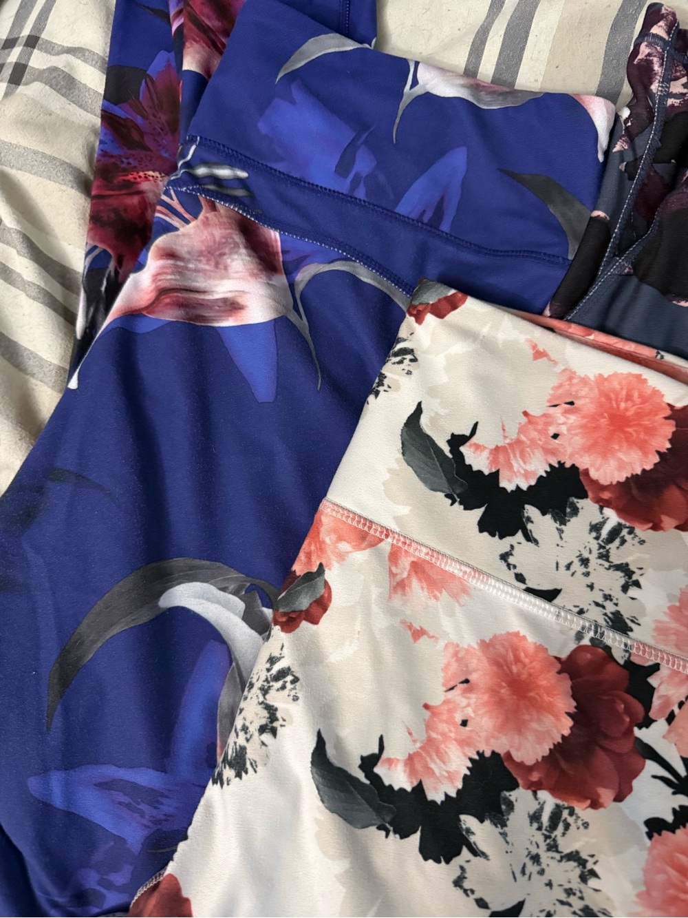 Mixed Floral & Abstract Legging Bundle - Purple, Blue, White, Pink - Picture 5 of 5